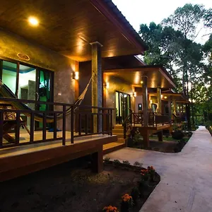 https://the-sun-long-beach-resort.koh-lantahotels.net